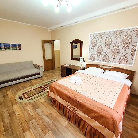 Апартаменты На Улице Розыбакиева, 103 Almaty Exteriér fotografie