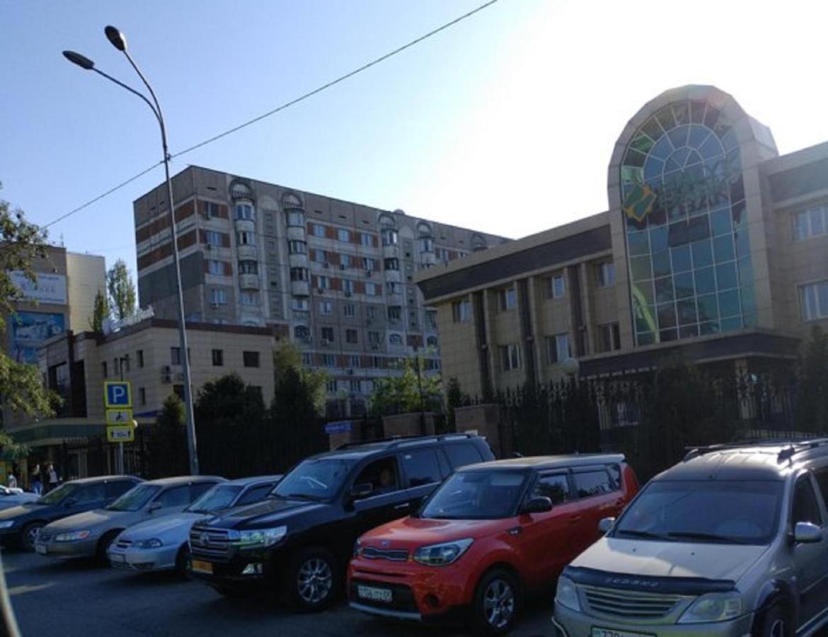 Апартаменты На Улице Розыбакиева, 103 Almaty Exteriér fotografie